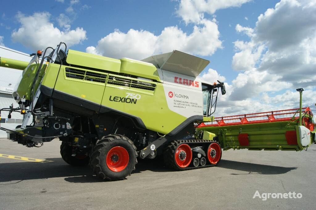 ماكينة حصادة دراسة Claas Lexion 750 TT