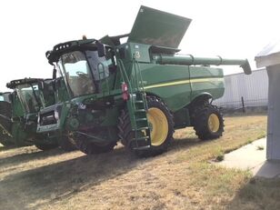 ماكينة حصادة دراسة John Deere S770