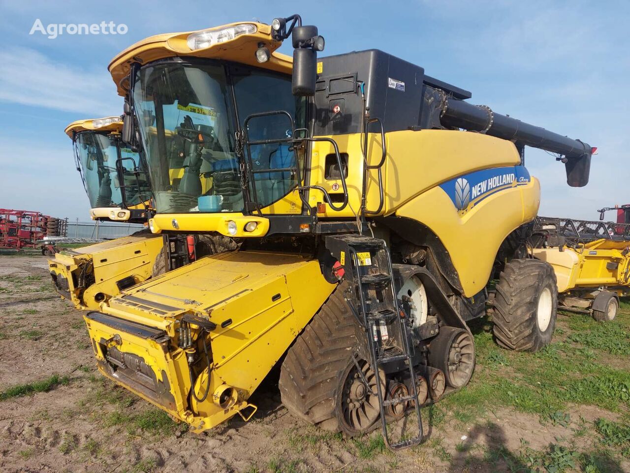 ماكينة حصادة دراسة New Holland CR9090