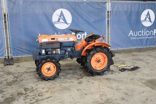 جرار بعجلات Kubota B7000